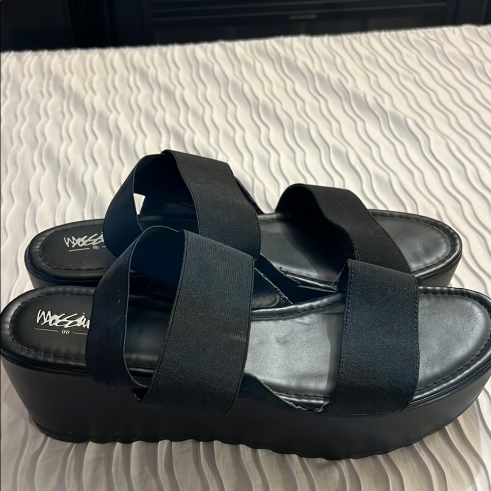 Mossimo Supply Co. Black Platform Shoes with Modern Design